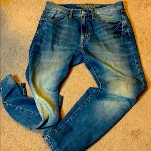American Eagle men’s jeans original taper